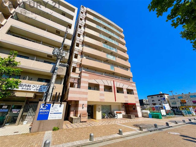 建物外観　オートロックで外部の人間が簡単に出入りできないため安心です。