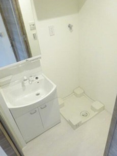 洗面設備　※同建物内の別部屋参考写真です