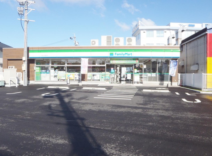 コンビニ　ファミリーマート川宮町店（コンビニ）まで550m