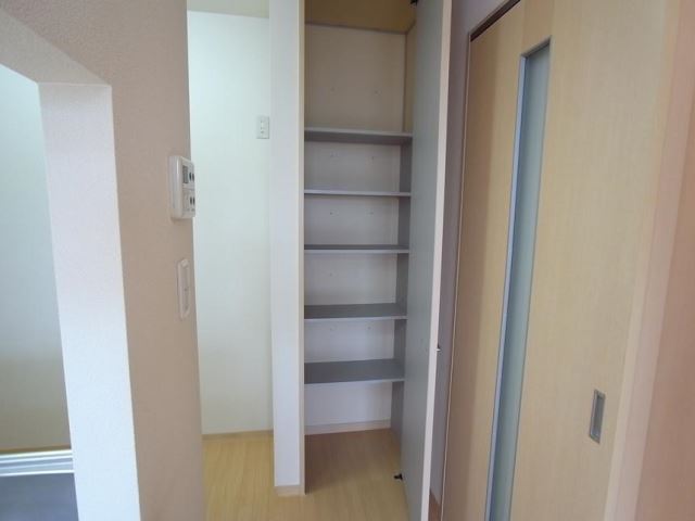 収納　キッチン後ろ