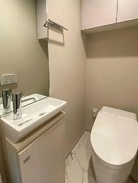 トイレ　写真は同タイプ住居です。