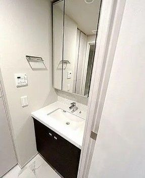 洗面設備　写真は同タイプ住居です。
