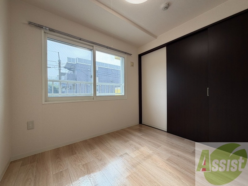 その他部屋・スペース　こちらのお部屋は光が差し込む、温かみのあるお部屋です。