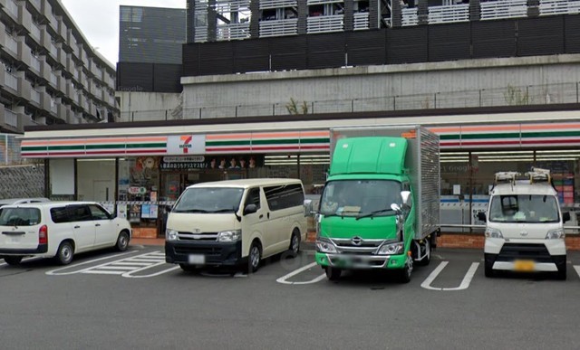 コンビニ　セブンイレブン　吹田千里山西6丁目店（コンビニ）まで1011m