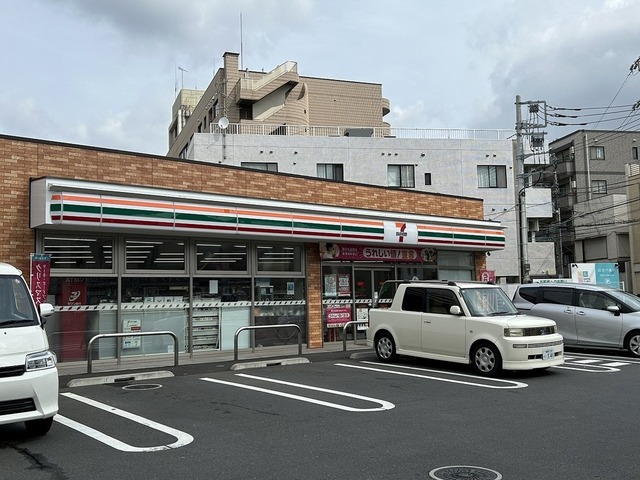 コンビニ　セブンイレブン世田谷中町３丁目店（コンビニ）まで70m