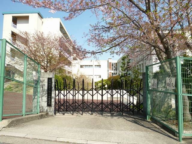 小学校　三郷町立三郷小学校（小学校）まで1099m