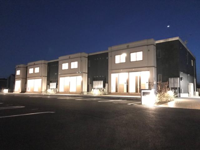 建物外観　外観写真（夜）