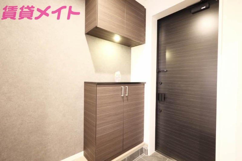 玄関　同タイプ部屋写真です。