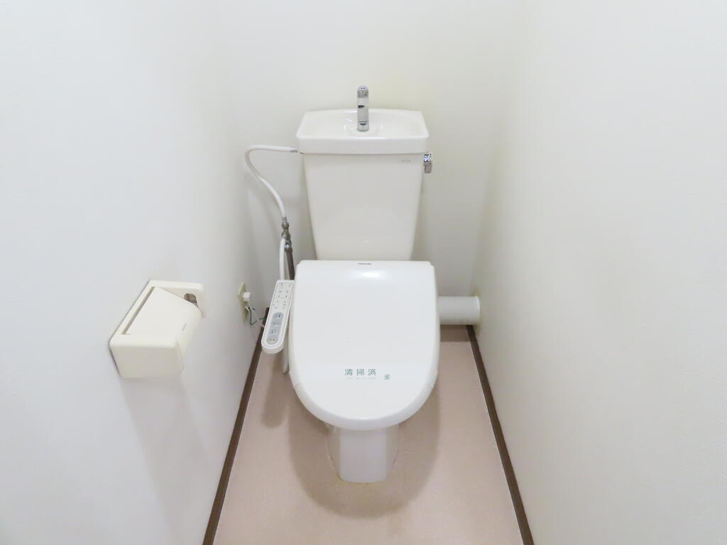 トイレ　※同じ間取りの別号室の写真です