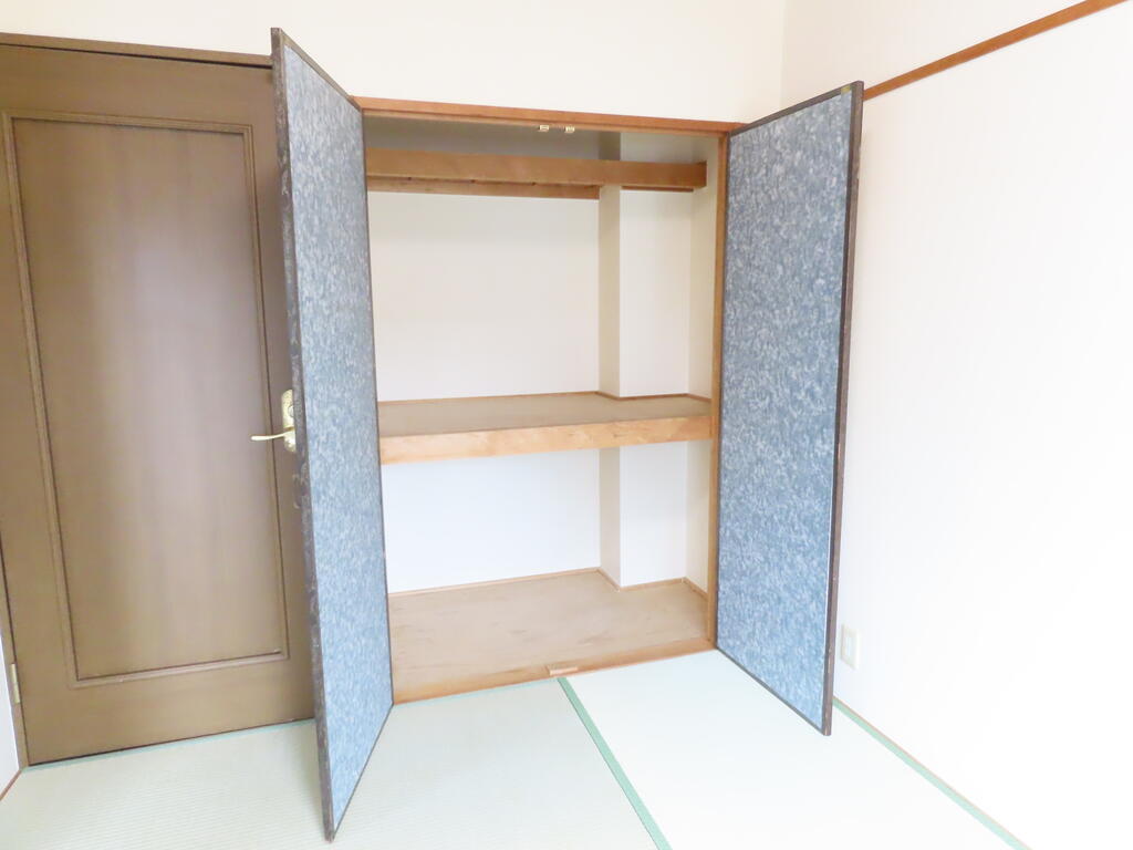 収納　※同じ間取りの別号室の写真です