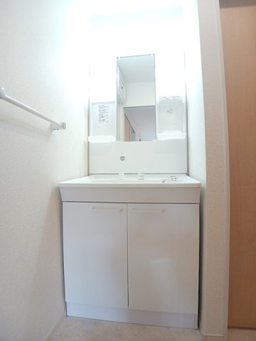 洗面設備　コンパクトで使いやすい洗面所