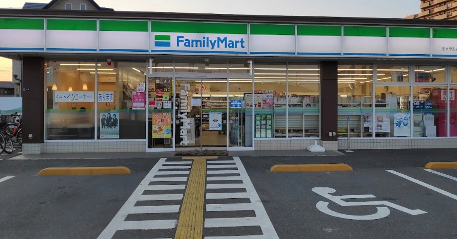 コンビニ　ファミリーマート 志木幸町四丁目店（コンビニ）まで406m