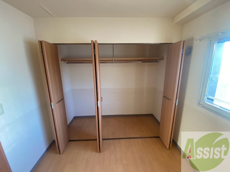 収納　寝室の収納です。部屋がすっきり片付きます。