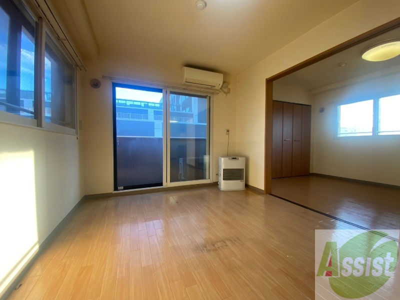 居室・リビング　広くてキレイなお部屋が広がっていて、充実した生活が送れそう。