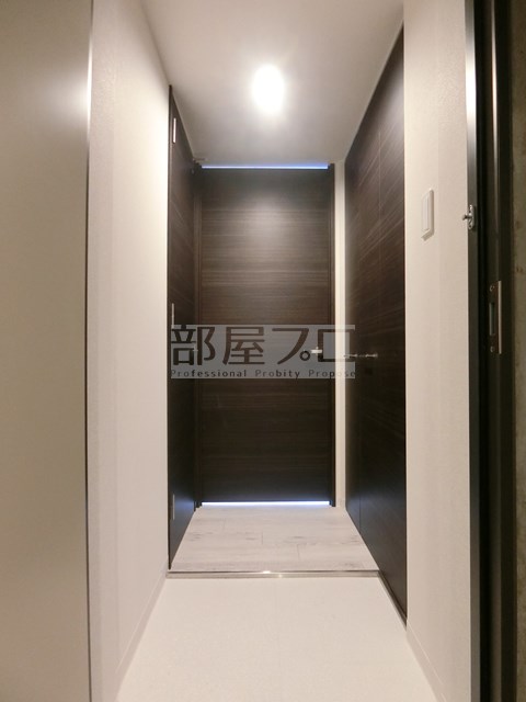 地下鉄東西線 西１８丁目駅 徒歩12分 4階建 築7年の玄関写真