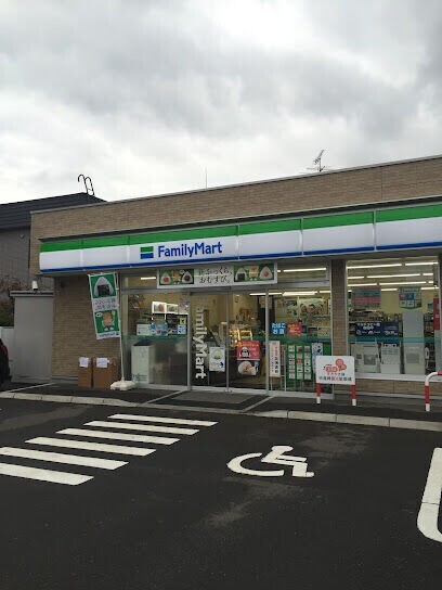 コンビニ　ファミリーマート 札幌豊平６条店（コンビニ）まで508m