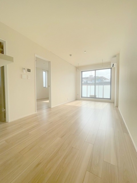 居室・リビング　★明るいフローリングの角部屋です★