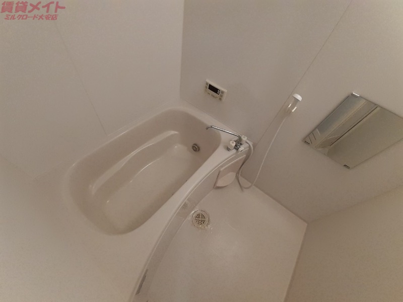 バス・シャワールーム　同型反転画像参考
