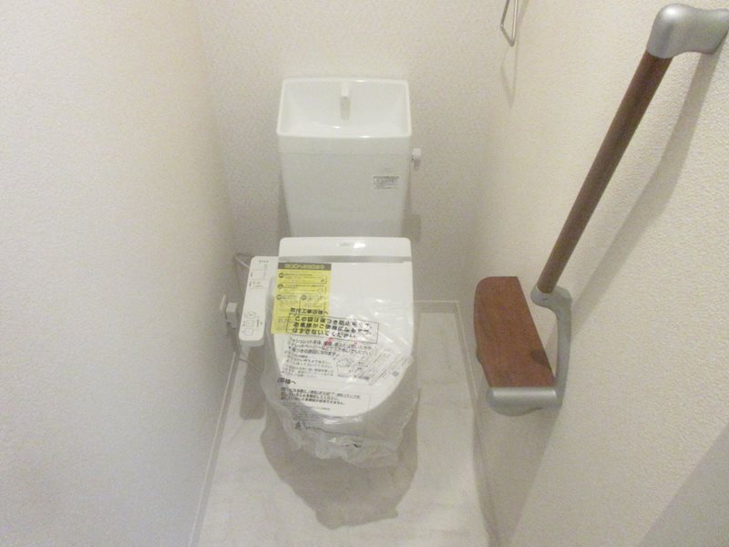 トイレ　同施工会社のべつ物件の写真です。実際の物とは多少異なります。