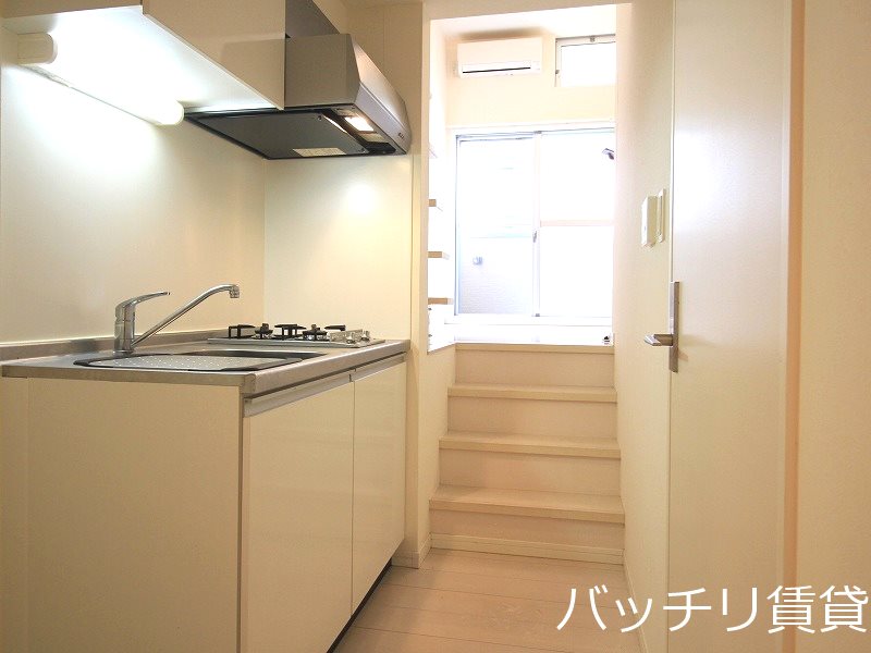 キッチン　画像は別号室の為、現状優先となります。