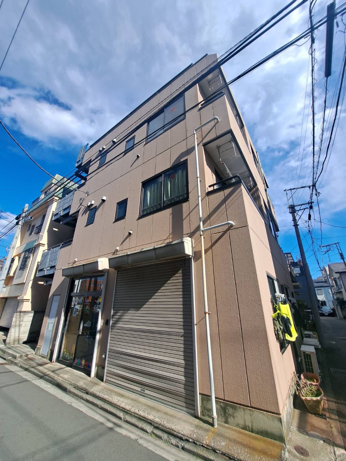 建物外観　１フロア２住戸の全室角部屋