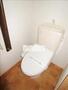 トイレ　温水洗浄便座付きのトイレです。
