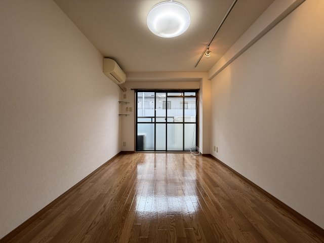 イーズコート桃山台の居間写真