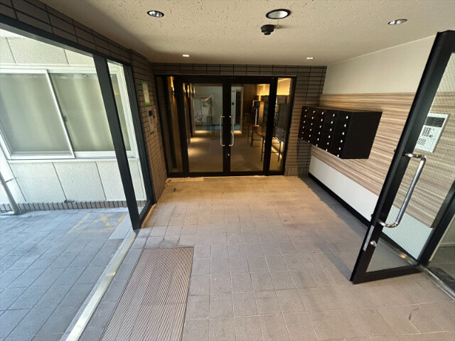 エントランス　入口