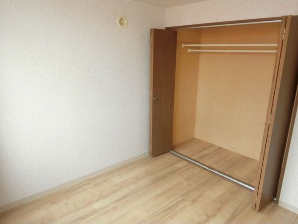 収納　衣類の収納に便利なクローゼットが付いています！