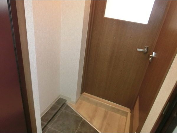 玄関　明るい玄関がお出迎えです☆