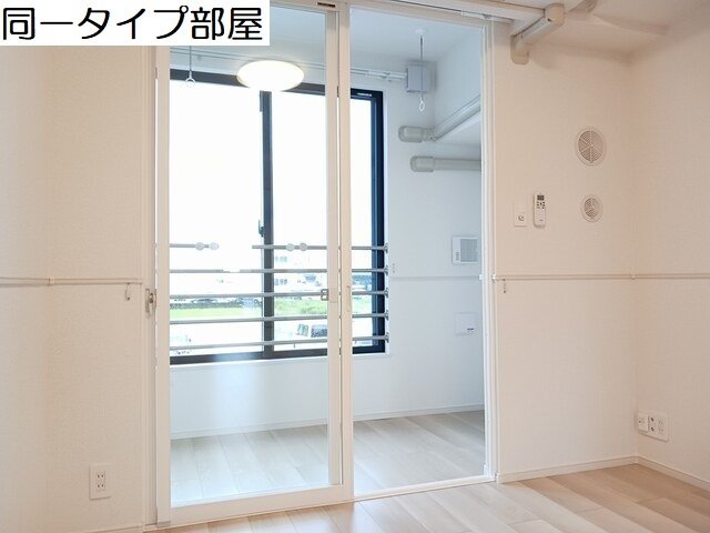 その他部屋・スペース　サンルーム。雨の日や冬でも安心して洗濯物が干せます！（イメー