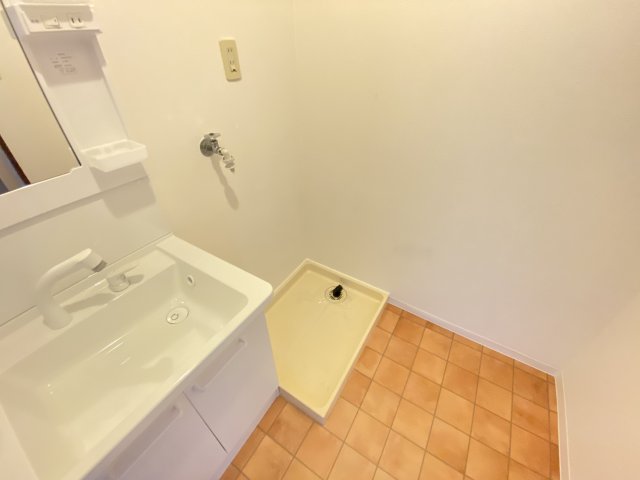 その他部屋・スペース　脱衣所に室内洗濯機置場あります。