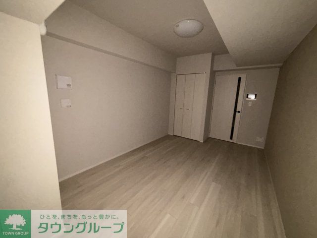 居室・リビング　★奇数階・偶数階で木材や壁の色が異なります。