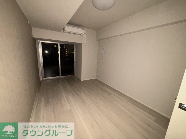 居室・リビング　★奇数階・偶数階で木材や壁の色が異なります。