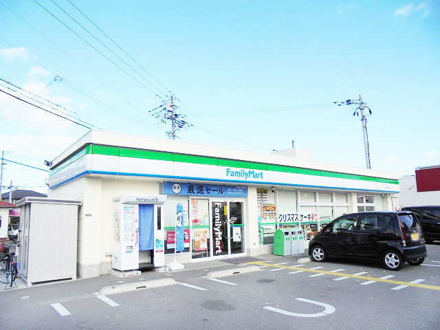 コンビニ　ファミリーマート荒井町千鳥店（コンビニ）まで400m