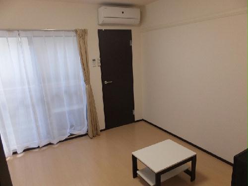 居室・リビング　テーブル付