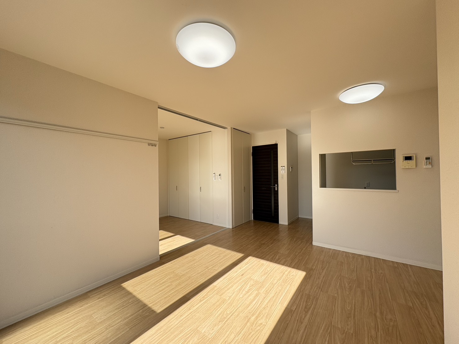 その他　12.9帖の広々LDK!