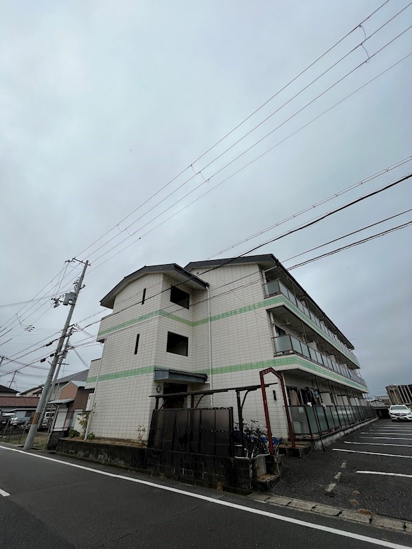 【姫路市網干区津市場のマンションの建物外観】