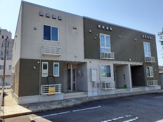 富山市八尾町石戸のアパートの建物外観