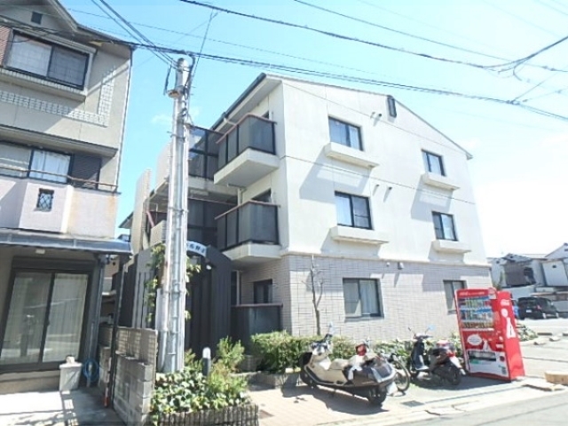 京都市山科区西野大鳥井町のマンションの建物外観