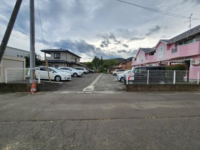 【柴田郡柴田町大字本船迫のアパートの駐車場】