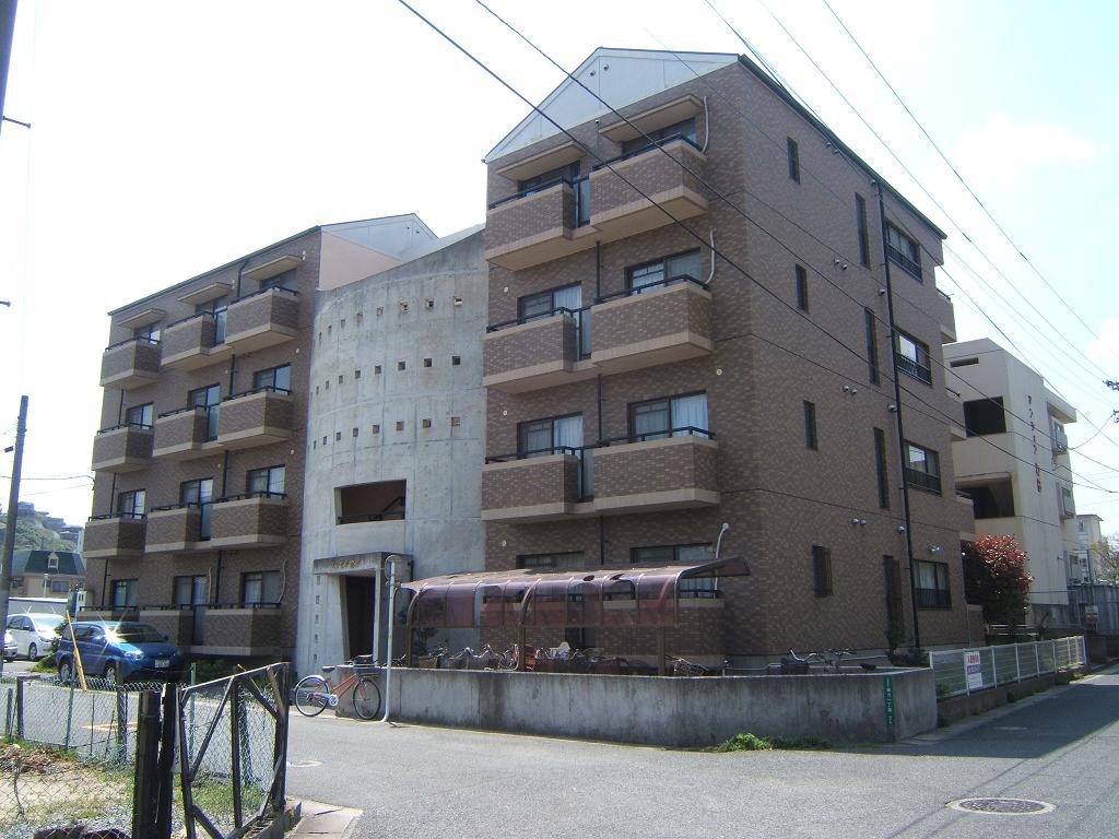 北九州市小倉南区徳力のマンションの建物外観