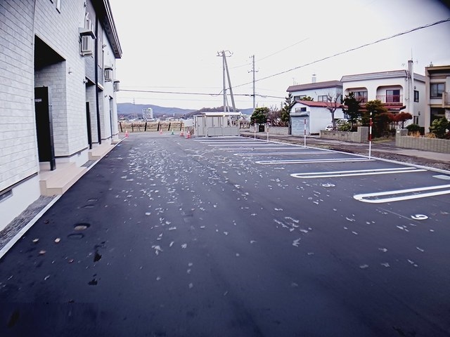 【ペリエール　Iの駐車場】