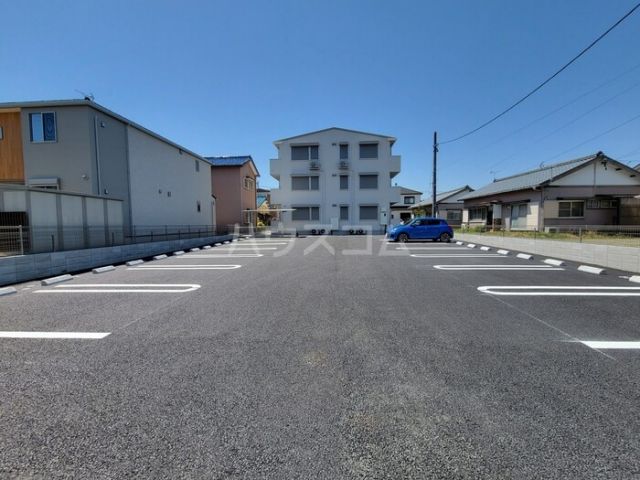 【豊橋市平川本町のアパートの駐車場】