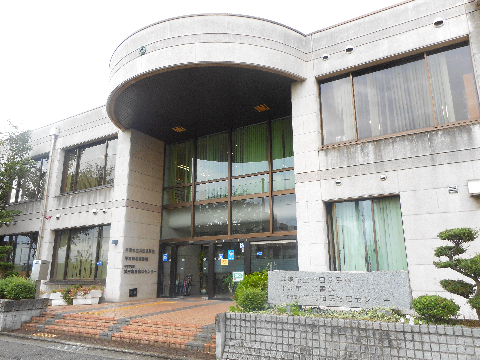 【平塚市田村のマンションの図書館】