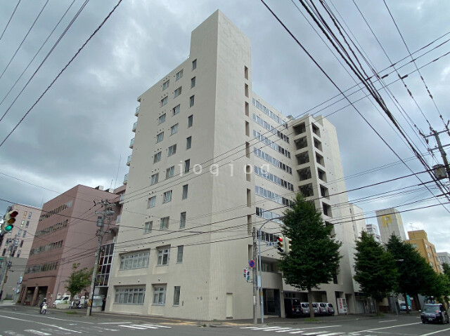 札幌市中央区大通西のマンションの建物外観