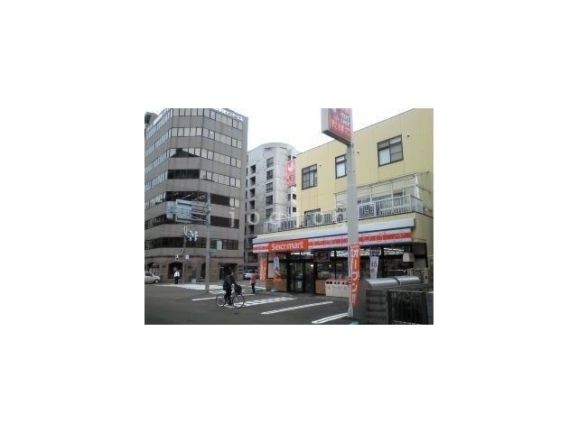 【札幌市中央区大通西のマンションのコンビニ】