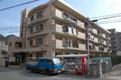 福岡市東区下原のマンションの建物外観