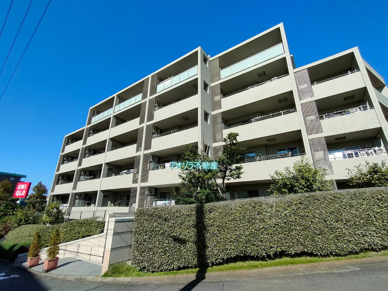 横浜市青葉区荏田北のマンションの建物外観