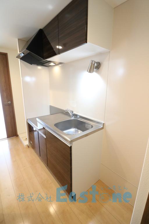 キッチン　スポットがおしゃれなキッチンで料理が楽しい